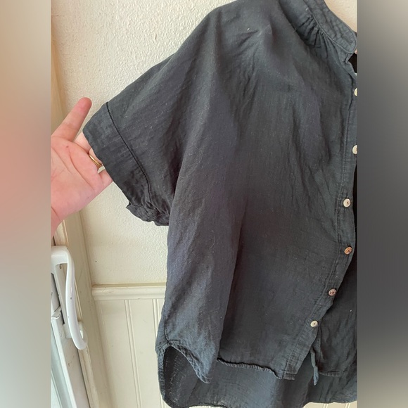 It is well black button down shirt, size medium - Picture 7 of 8